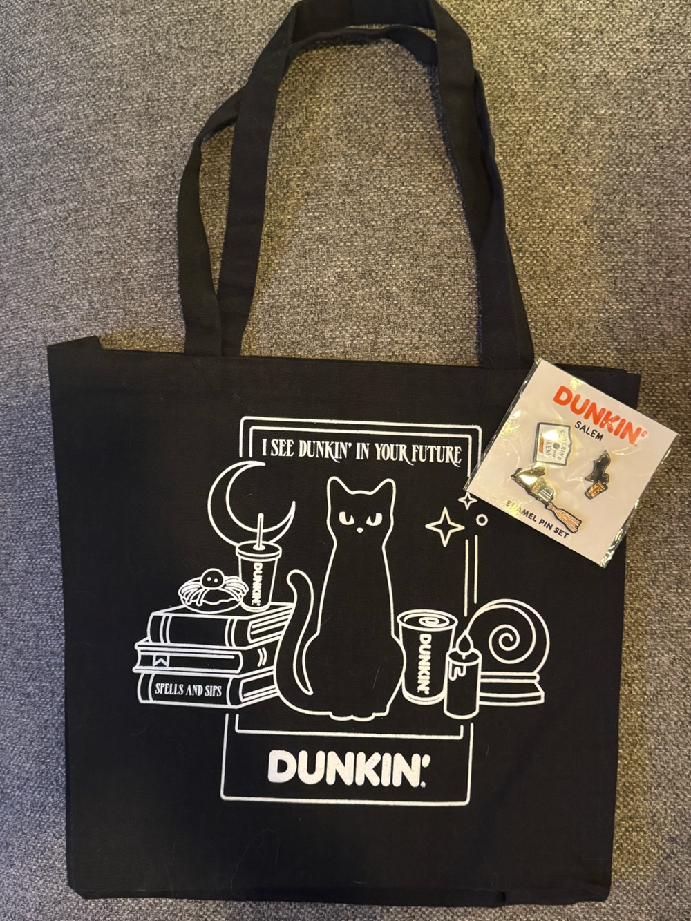Dunkin x Salem black Cat Tote Bag with Pin Set - Black